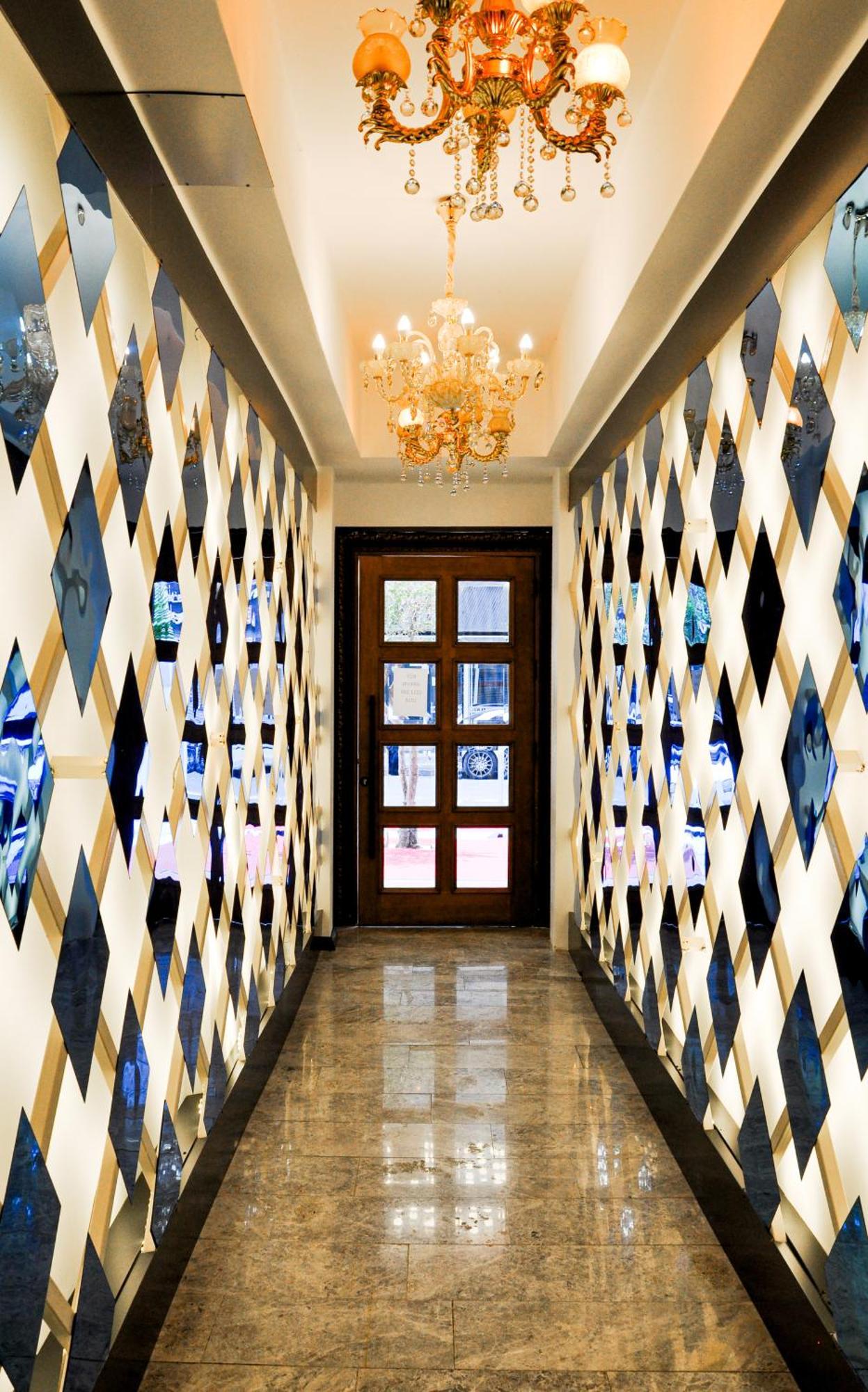 The Royals Hotel Izmir Exteriör bild