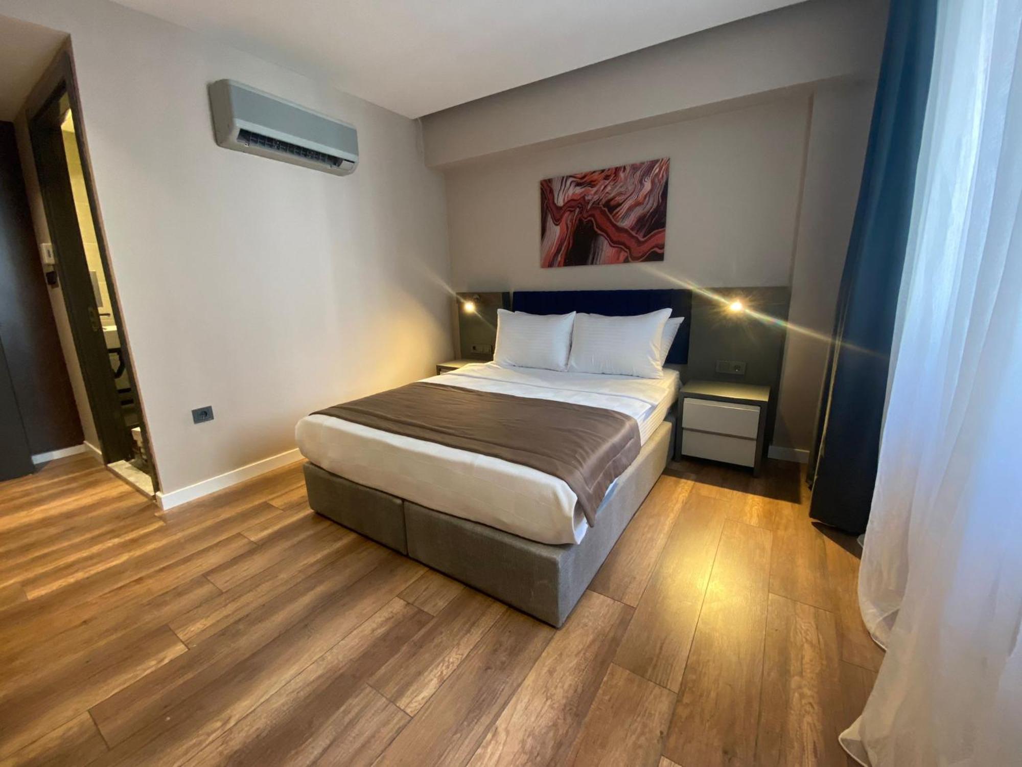 The Royals Hotel Izmir Exteriör bild